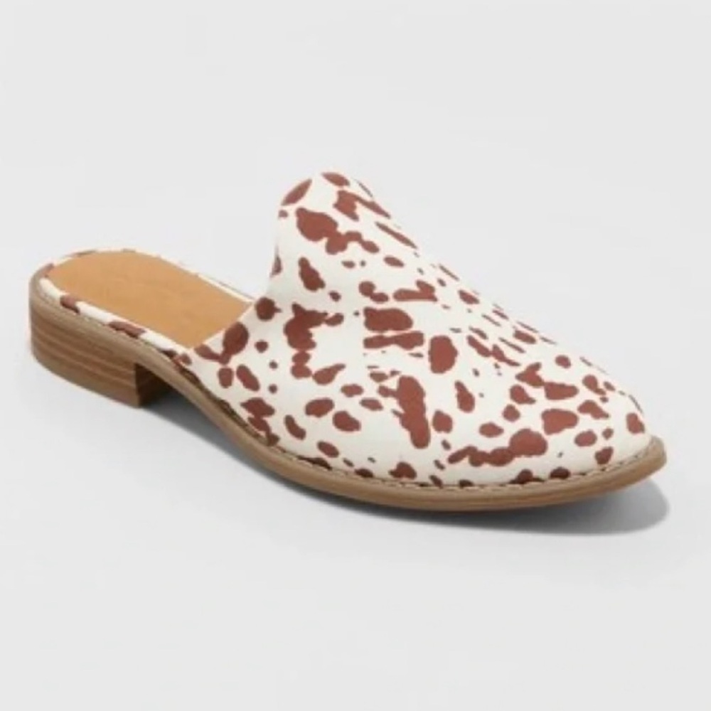 Vintage Threads cow print flats. Lightly used! Size 8